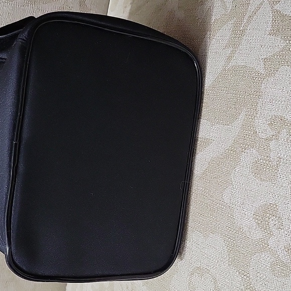 BURBERRY FRAGRANCES  TRAVEL CASE BAG  BLACK   NWOT - Picture 3 of 10